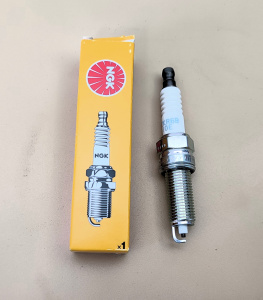 Свеча зажигания NGK 1578 LZKR6B-10E