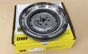 Двухмассовый маховик DQ200 (6/132) LUK 4150521090